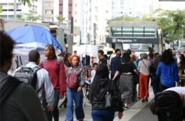 Pesquisa revela que 40% dos brasileiros devem votar nos atuais prefeitos