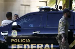 PF faz operação para apurar fraudes em cartões de vacinação; ex-prefeito de Caxias é alvo