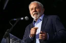 Lula confirma a ministros que devolverá relógio, critica Bolsonaro e avisa TCU