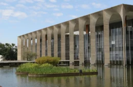 Itamaraty abre inscrições para concurso de diplomata com 50 vagas e salário inicial de R$ 20,9 mil