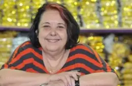 Morre a carnavalesca Rosa Magalhães, maior campeã do Sambódromo do RJ