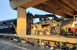 Dez pessoas morrem em acidente com ônibus em Itapetininga (SP)