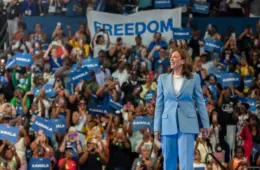 Kamala Harris escolhe governador de Minnesota como vice na chapa à Presidência