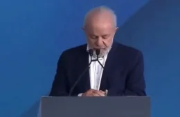 Lula faz momento de silêncio pelas vítimas da queda do avião em Vinhedo