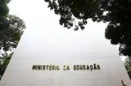 Servidores ameaçam greve nos dois principais órgãos ligados ao MEC