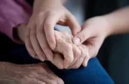 Marcapasso feito com IA que reduz em 50% os sintomas do Parkinson