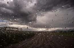Frente fria se aproxima com chuva e ciclone extratropical no RS