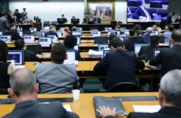 CCJ da Câmara aprova projeto que mira ações no STF por omissão do Congresso