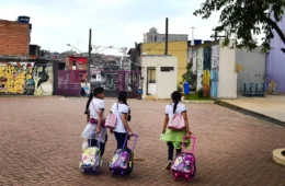 Filhos de presos receberão apoio médico e psicológico, prevê PL aprovado no Senado