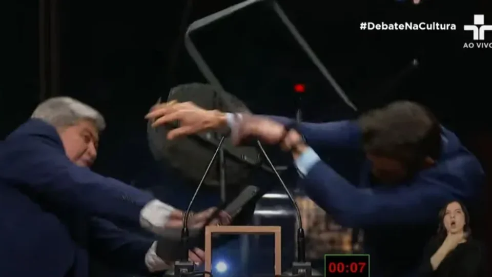Após provocação, Datena agride Marçal com cadeira e é expulso de debate na TV Cultura