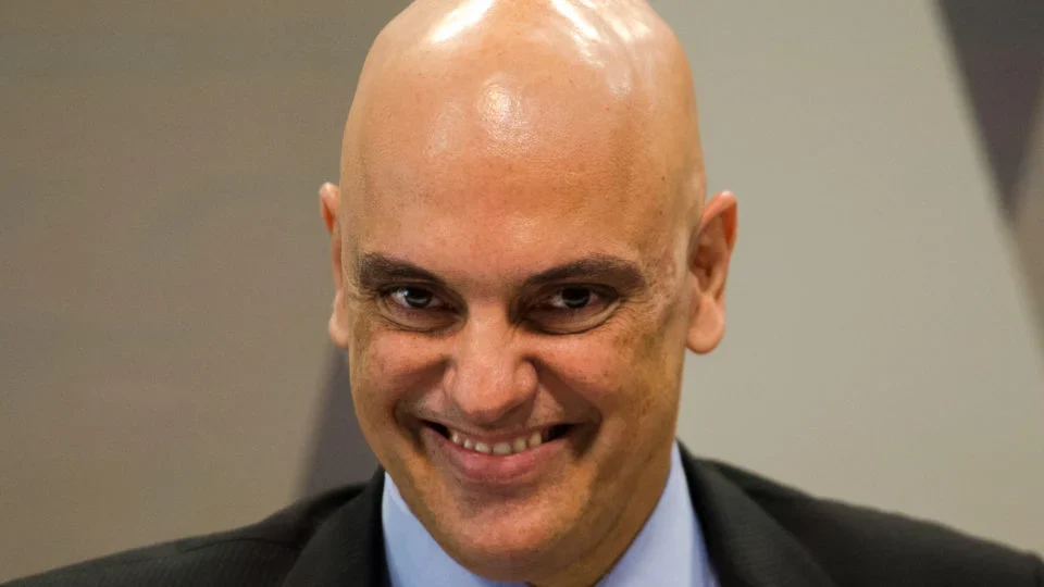 Moraes multa X e Starlink em R$ 5 milhões por ‘drible’ ao bloqueio da rede social