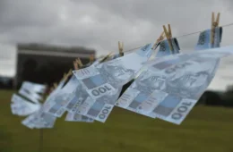 Influenciadora é indiciada após movimentar R$ 10 mi de anúncios do ‘Tigrinho’