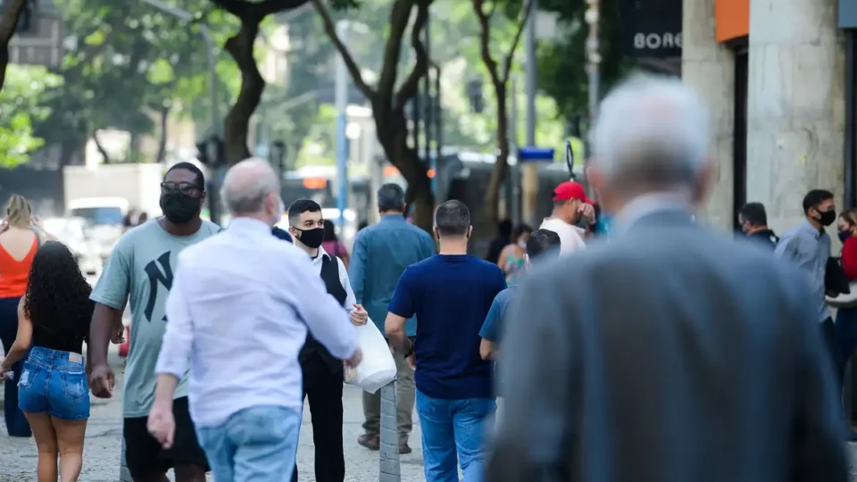 Aumento de síndromes respiratórias por Covid-19 ocorre em 6 estados, diz Fiocruz