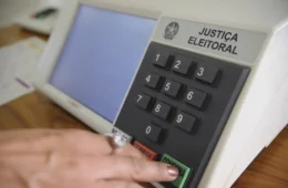 Senado deixa para depois das eleições projeto que muda Lei da Ficha Limpa