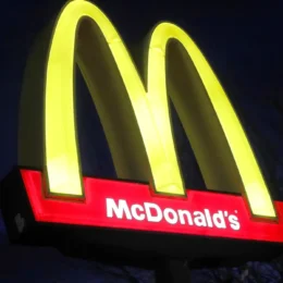 EUA: surto de E. coli pode estar relacionado a sanduíche do McDonald’s