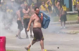 Torcedores do Peñarol transformam orla do Rio em cenário de guerra; PM demora a agir