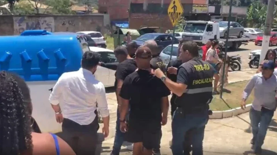 Votação tem 108 eleitores e 14 candidatos presos; Cármen Lúcia fala em eleições tranquilas