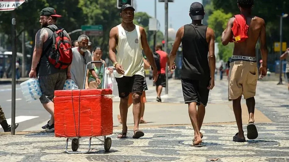 Semana será de calor na faixa central e chuva forte no Sul e Norte; veja a previsão