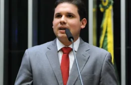 Hugo Motta vai a evento com Lira e diz buscar ‘consenso da extrema direta à extrema esquerda’