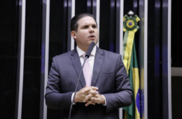 Hugo Motta evita se posicionar sobre anistia pelo 8/1 em busca de apoio do PL e PT