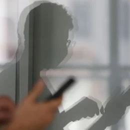Diretora de escola diz que apostas em sala de aula estão ‘saindo do controle’