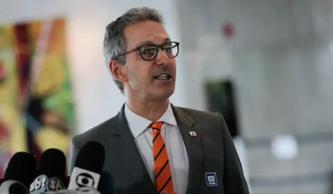 Sensacionalista: Zema quer ocupar a vaga de burro deixado por Bolsonaro mas é muito burro para isso